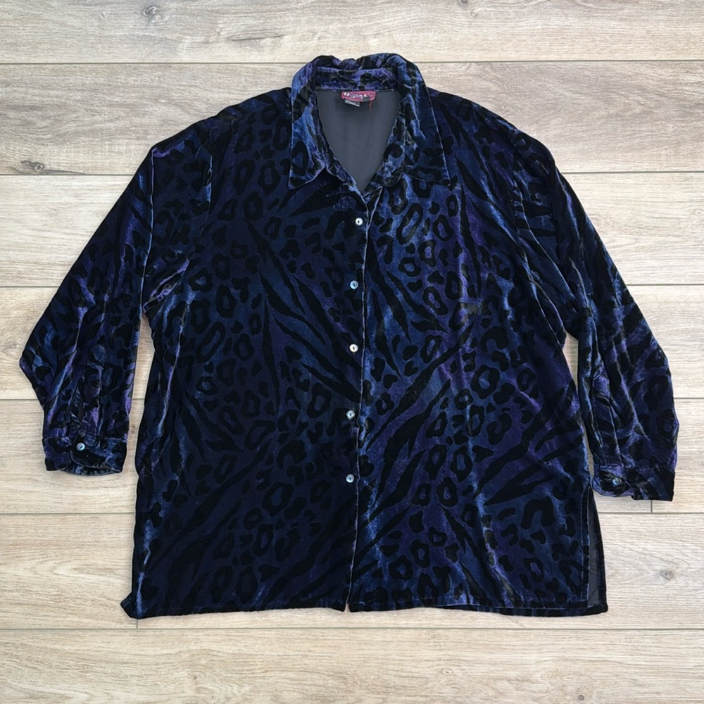 Denim & Co‎ Velvet Animal Print Top Full button 3x